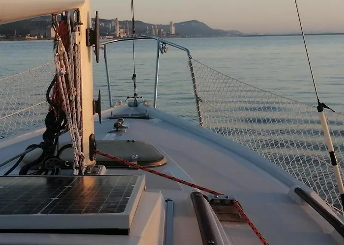 70's Tiny Boat Botel Lissabon