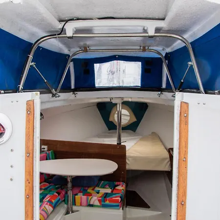 70's Tiny Boat Hotel na wodzie Lizbona