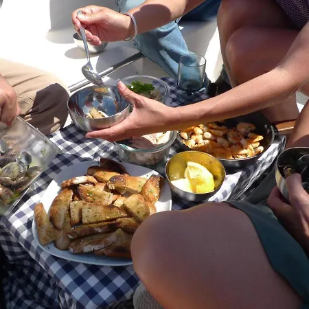 70's Tiny Boat Ботель *