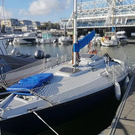 70's Tiny Boat * Лиссабон