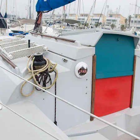 Ботель 70's Tiny Boat *