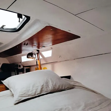 70's Tiny Boat Лиссабон