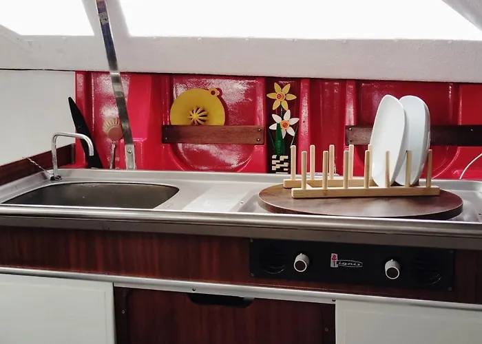 70's Tiny Boat Botel *