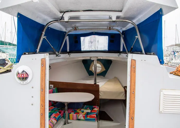 70's Tiny Boat Botel Lisboa